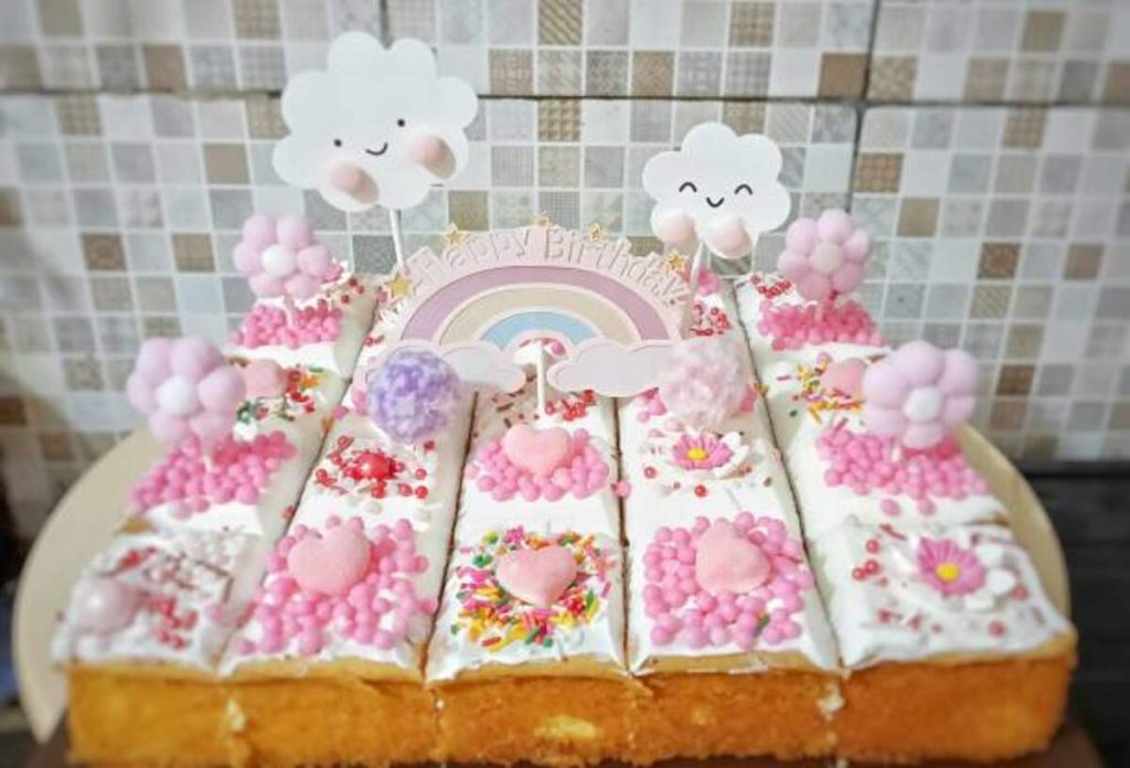Hello Kitty Buttercream Cake