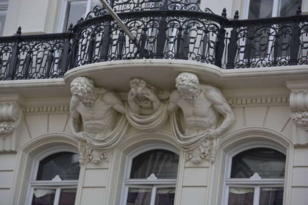 Venus in the 4th House Synastry