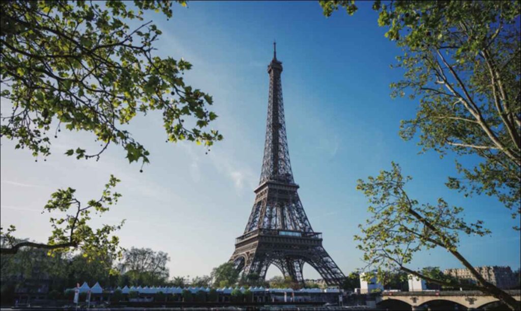 Discover Paris with Exquisite Comfort