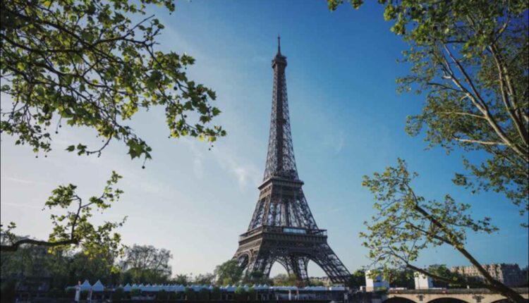 Discover Paris with Exquisite Comfort